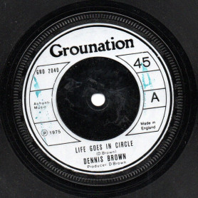(7") DENNIS BROWN - LIFE GOES IN CIRCLE / VERSION